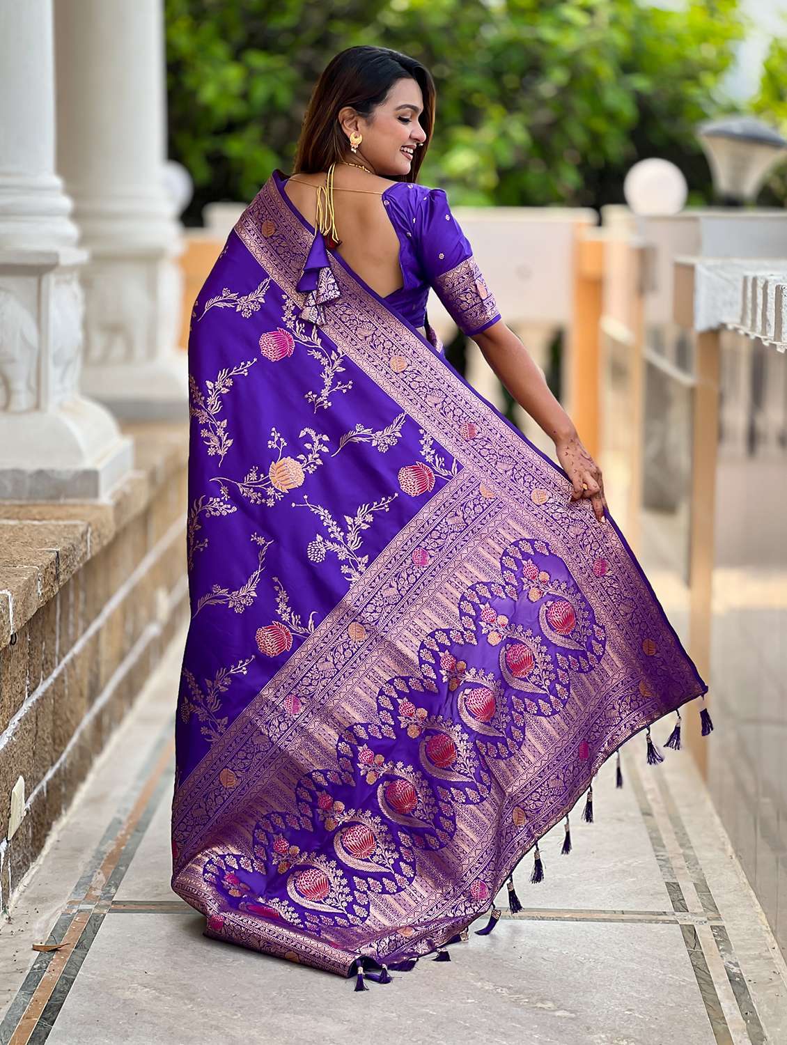 Women Self Design Banarasi Saree With Blouse - 22596313 -  Standard Image - 2