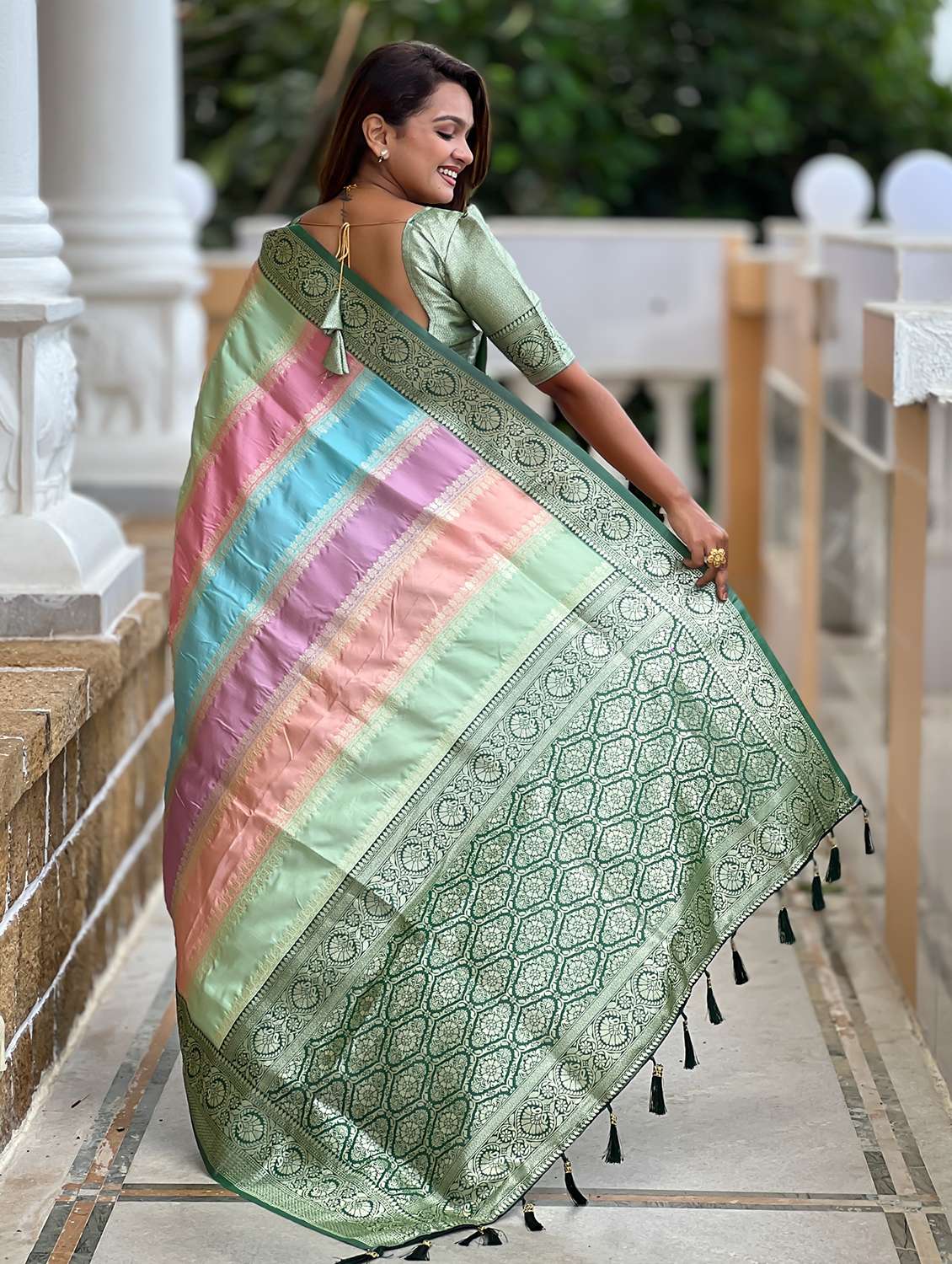 Women Self Design Banarasi Saree With Blouse - 22596383 -  Standard Image - 2
