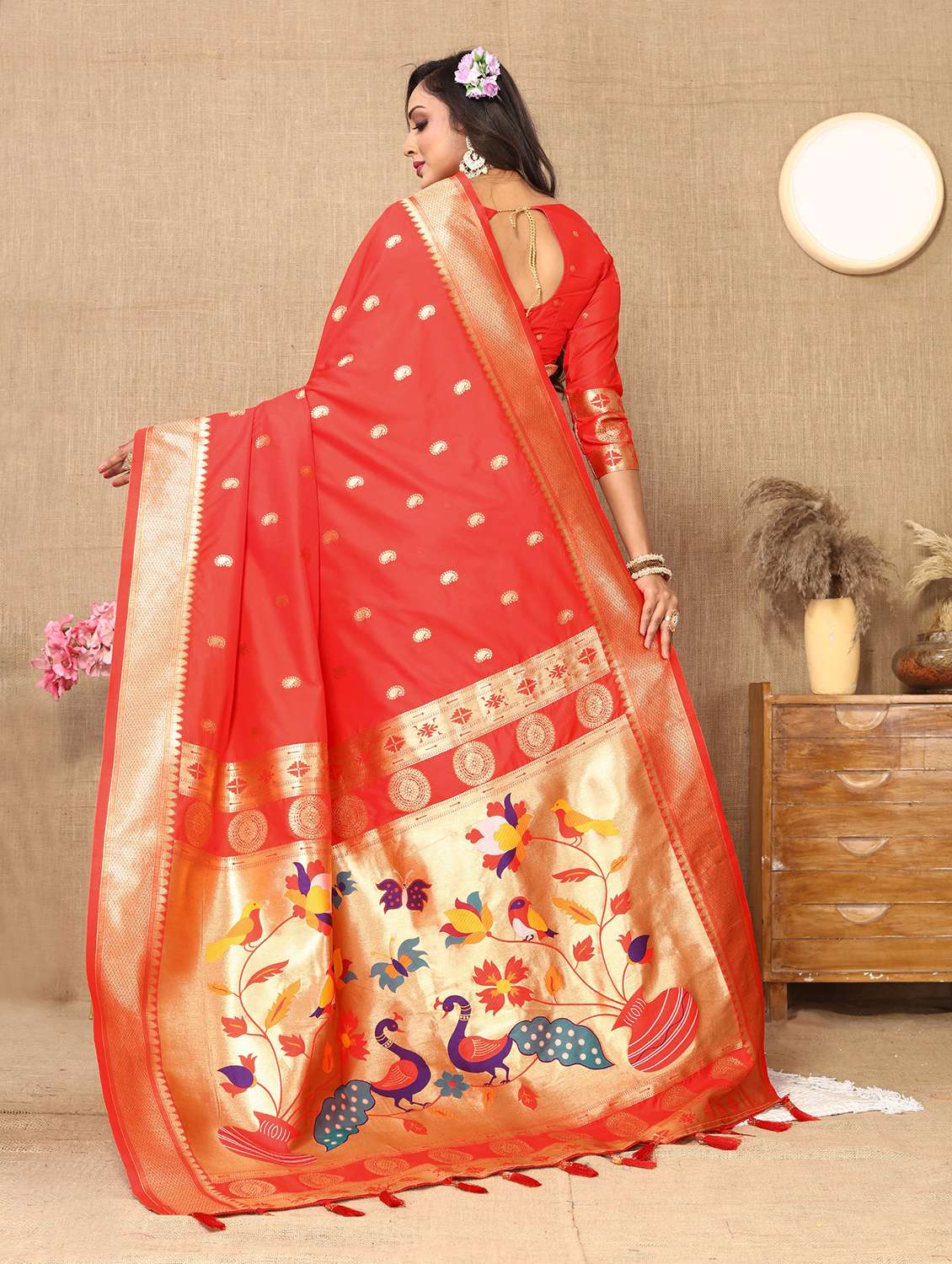 Women Self Design Paithani Saree With Blouse - 22596409 -  Standard Image - 2