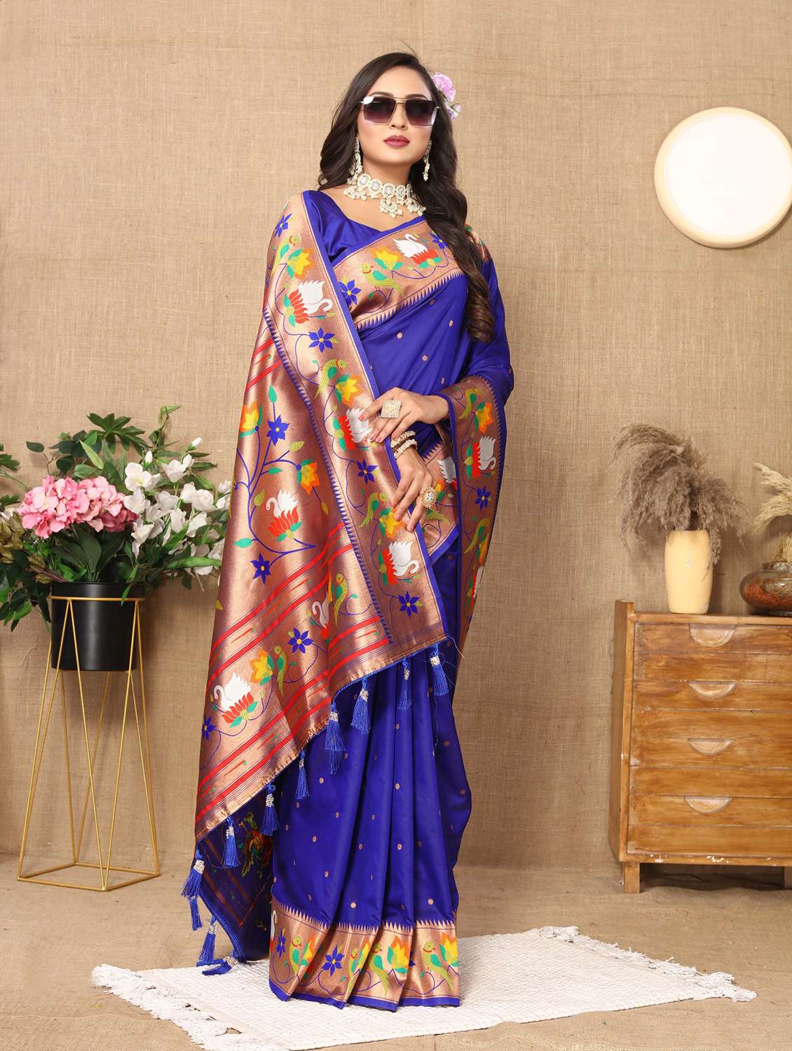 Women Self Design Paithani Saree With Blouse - 22596425 -  Standard Image - 2