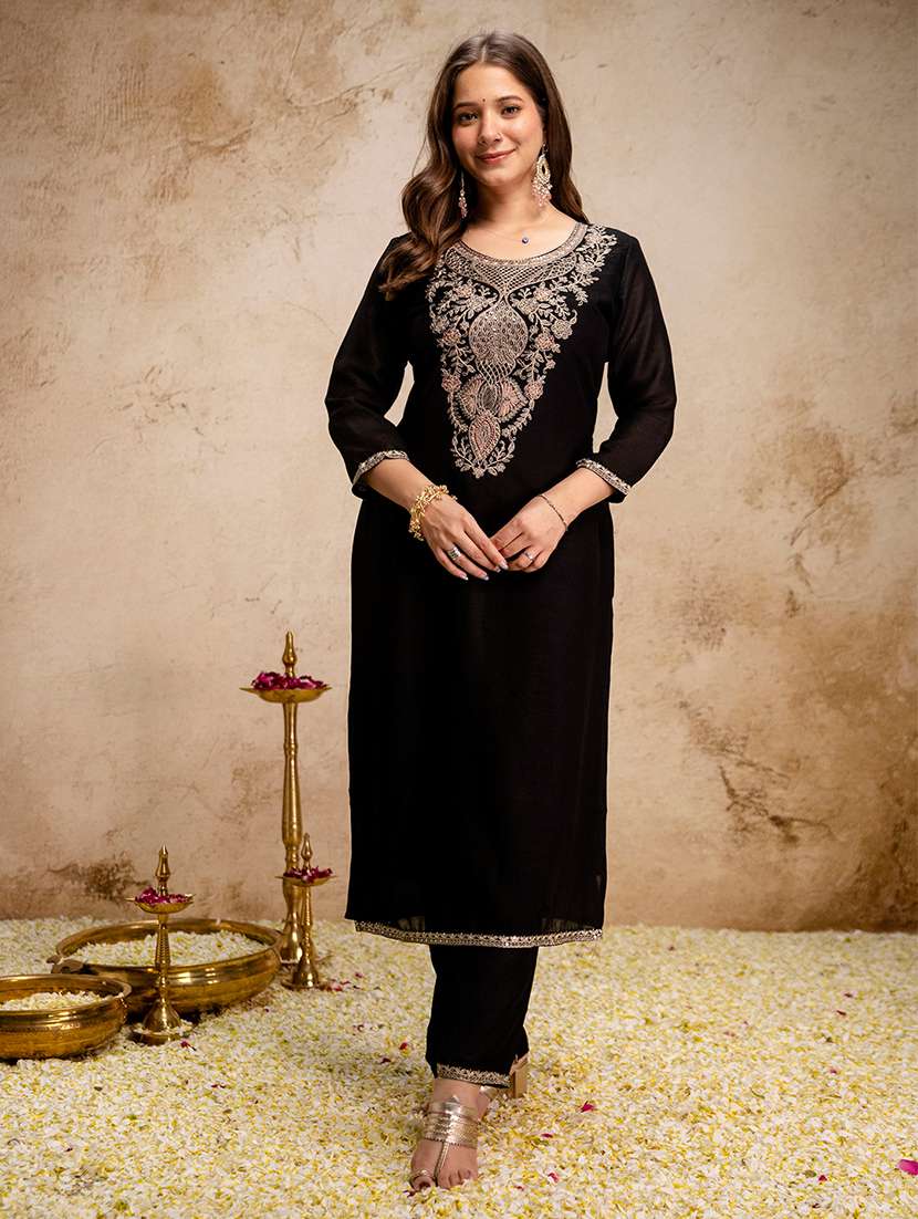 Women Embroidered Three Quarter Sleeves Kurta Pant Set With Dupatta - 22598094 -  Standard Image - 2