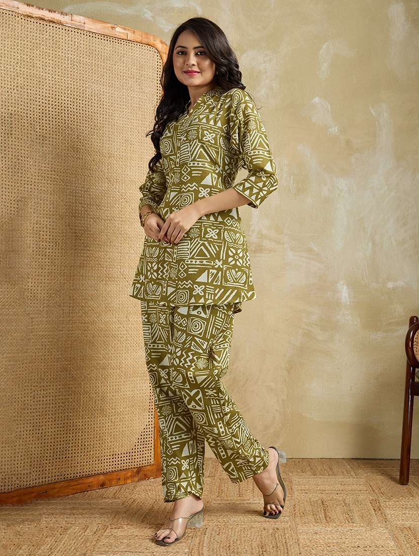 Women Printed Three Quarter Sleeves Ethnic Co-ord Set - 22598153 -  Standard Image - 2