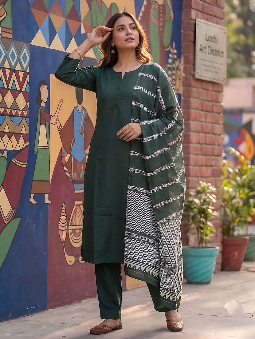 women solid three quarter sleeves kurta pant set with dupatta
