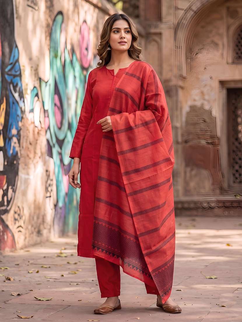 Women Solid Three Quarter Sleeves Kurta Pant Set With Dupatta - 22598367 -  Standard Image - 2