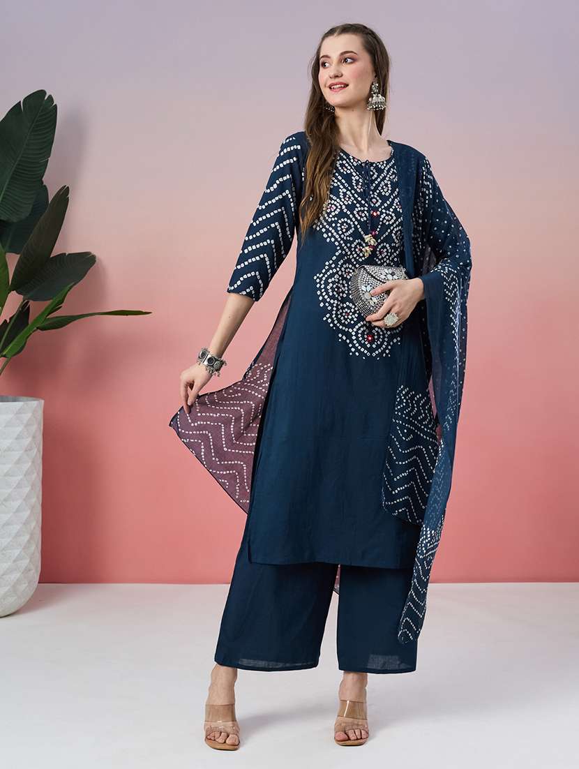 women printed three quarter sleeves kurta pant set with dupatta