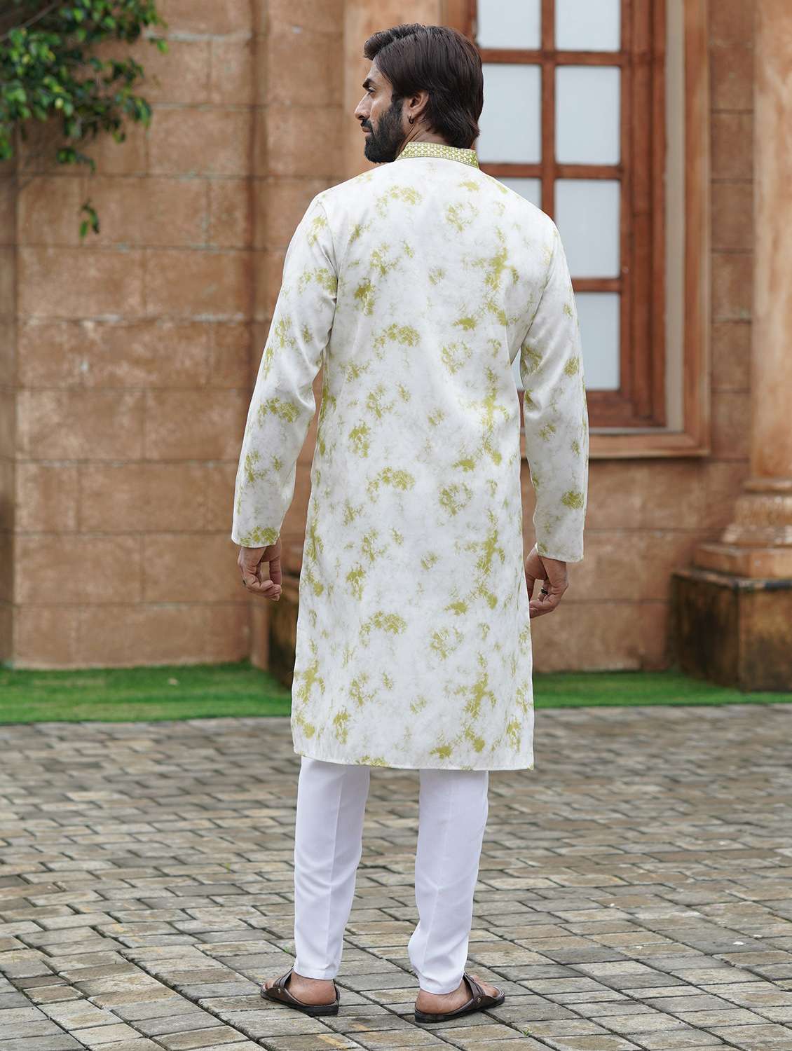 Men Embroidered Mandarin Neck Long Kurta - 22599085 -  Standard Image - 2
