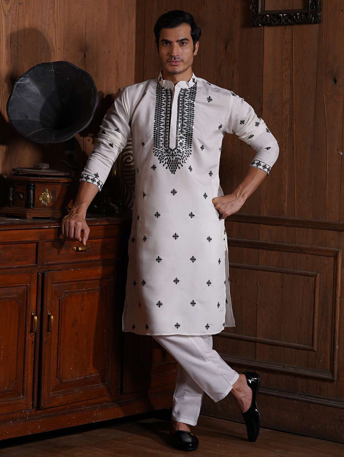 Men Solid With Work Mandarin Neck Long Kurta - 22599098 -  Standard Image - 2