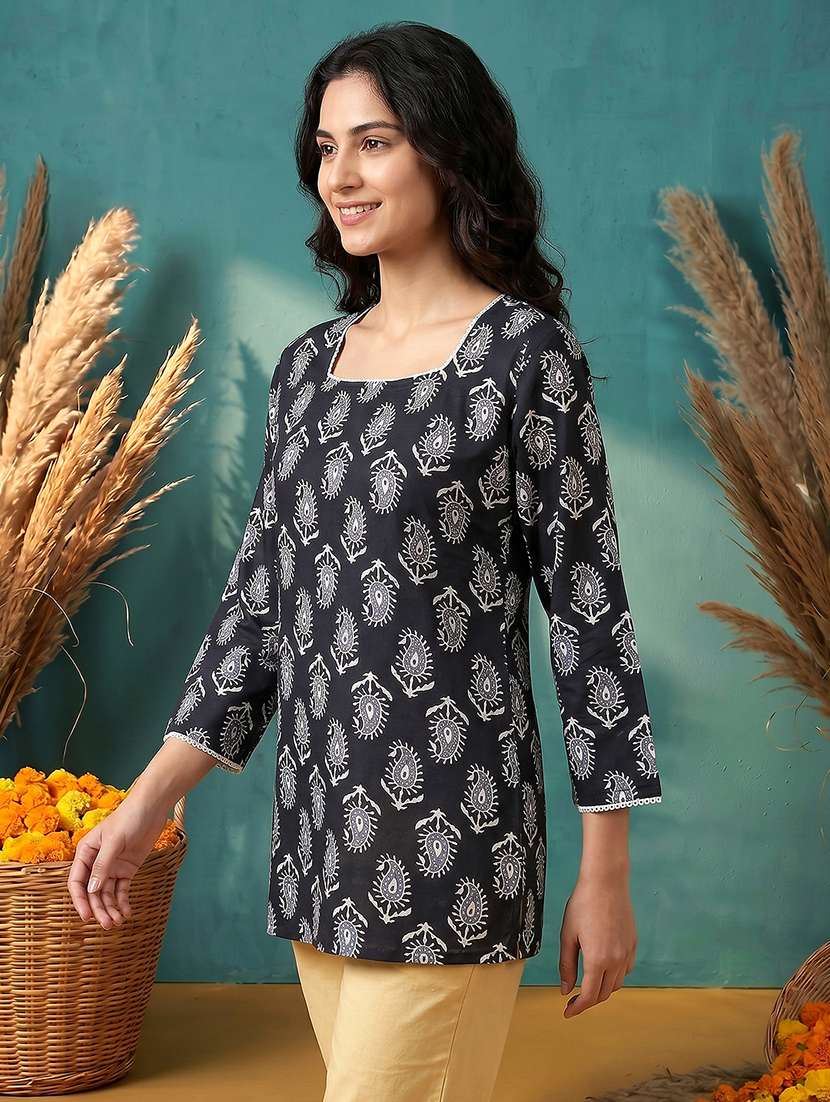 Women Printed Three Quarter Sleeves Straight Kurti - 22600578 -  Standard Image - 2