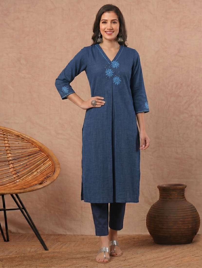 women self design three quarter sleeves straight kurta