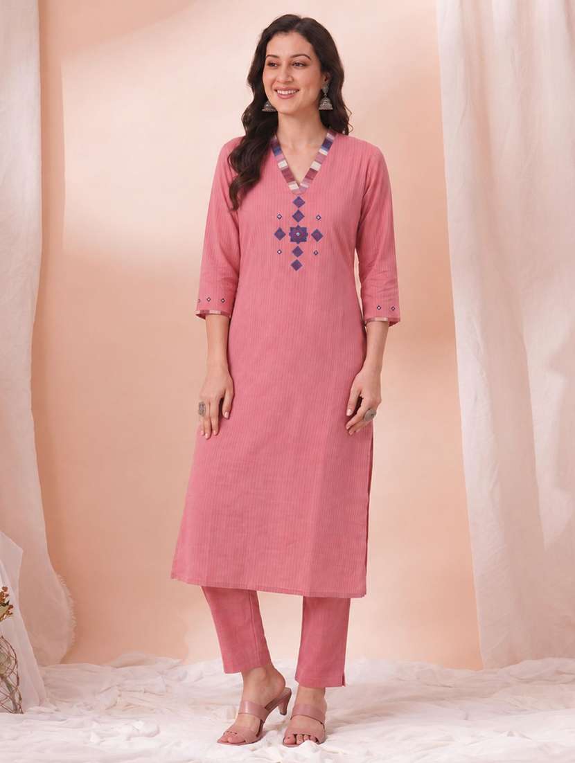 Women Printed Three Quarter Sleeves Straight Kurta - 22601151 -  Standard Image - 2