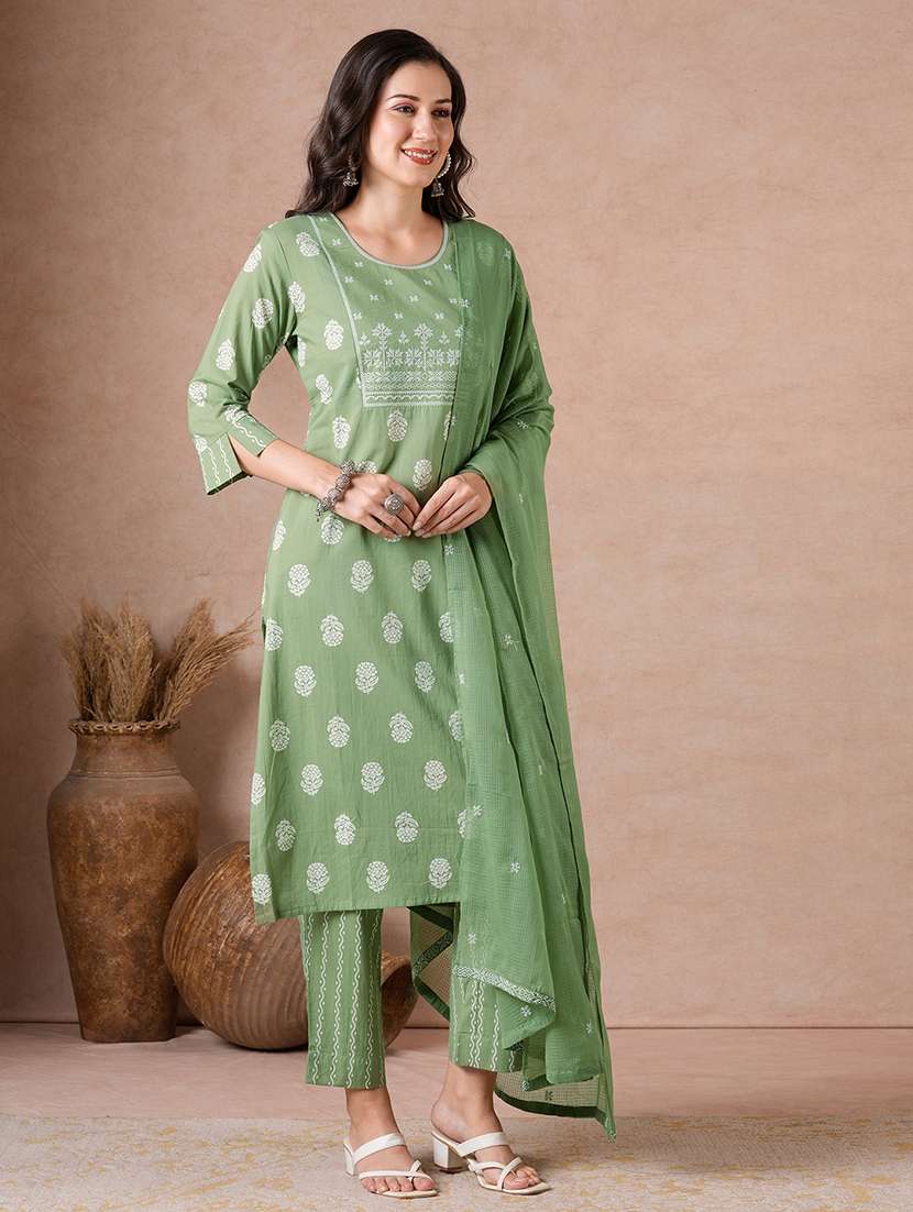 women printed three quarter sleeves kurta pant set with dupatta - 22601153 -  Standard Image - 2