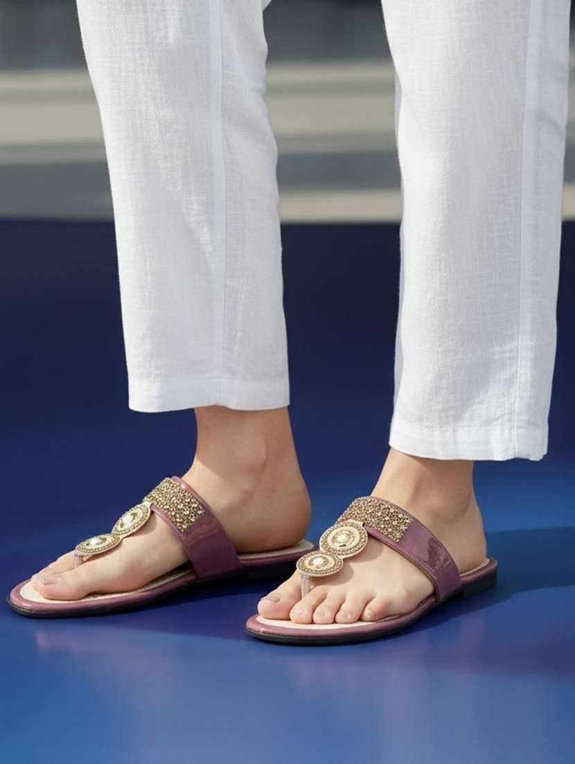 women embellished toe separator flats