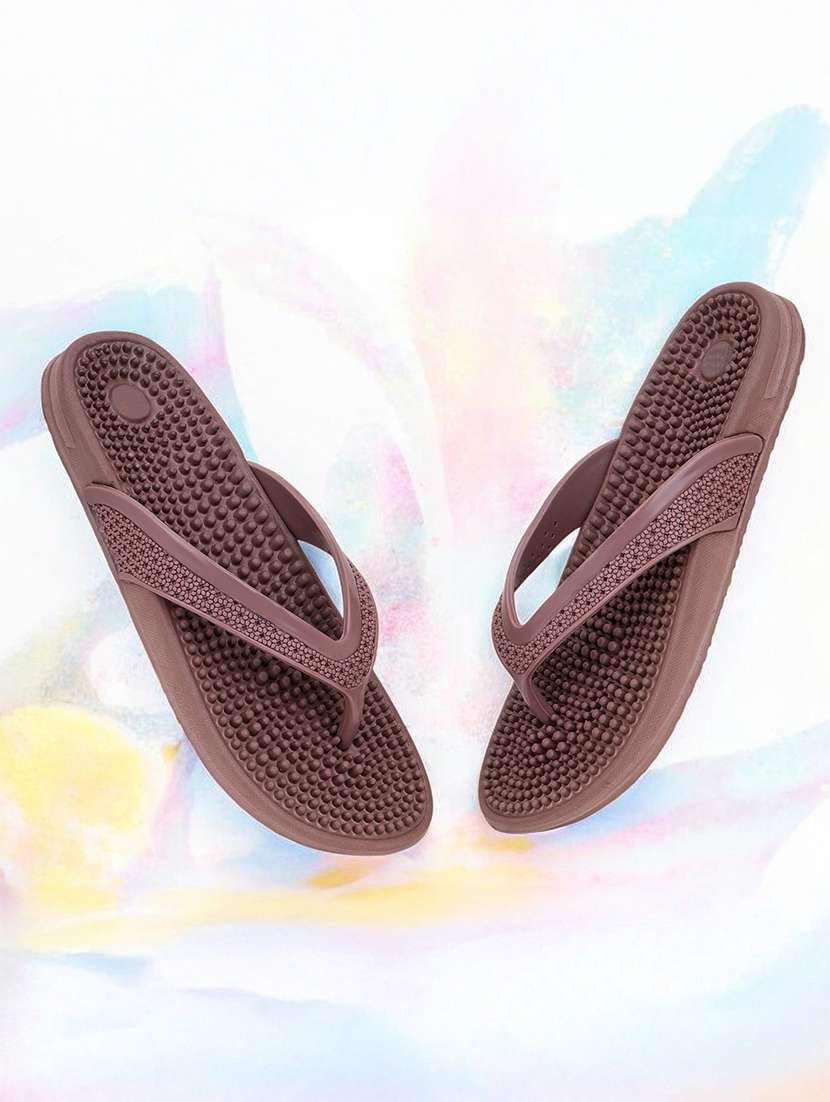 women textured toe separator flip flop