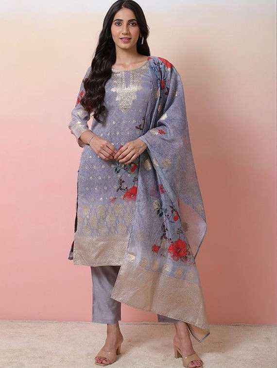 women printed three quarter sleeves kurta pant set with dupatta