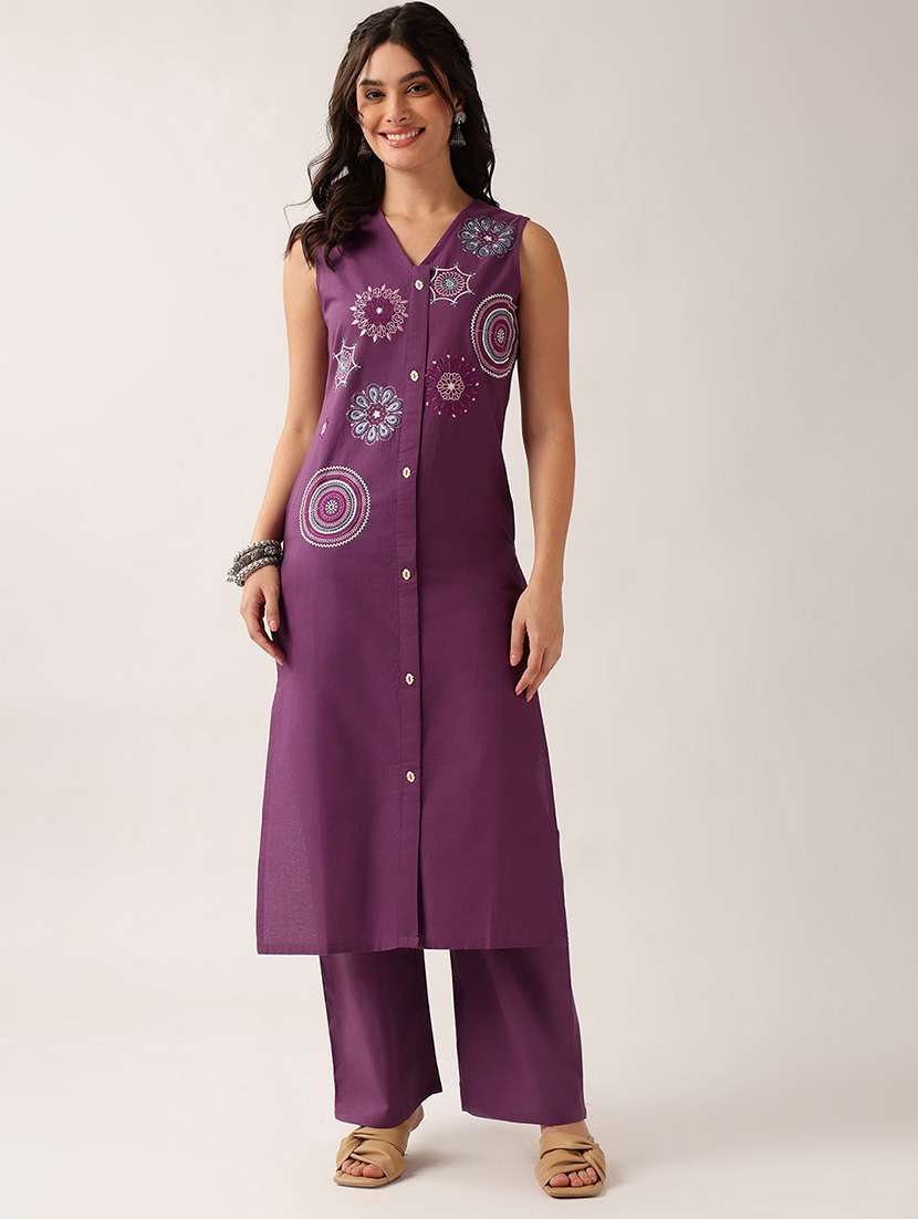 Women Embroidered Sleeveless Kurta Pant Set - 22604064 -  Standard Image - 2