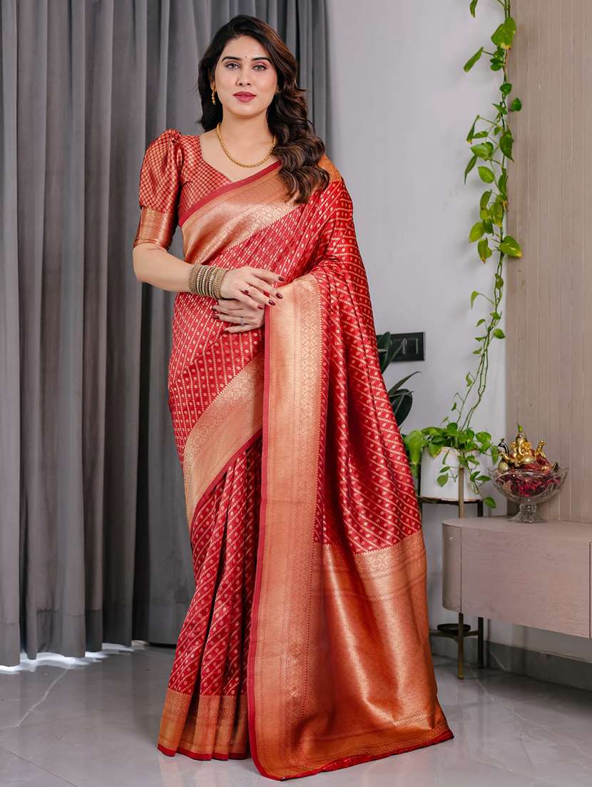 women self design banarasi saree with blouse