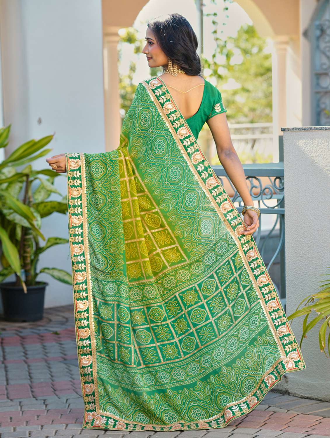 Women Bandhani Printed Saree With Blouse - 22606789 -  Standard Image - 2