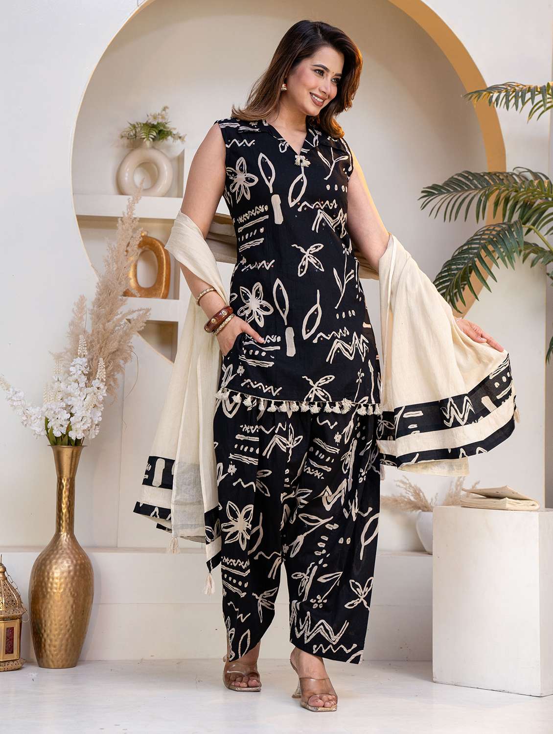 women printed sleeveless kurta salwar set with dupatta - 22608769 -  Standard Image - 2