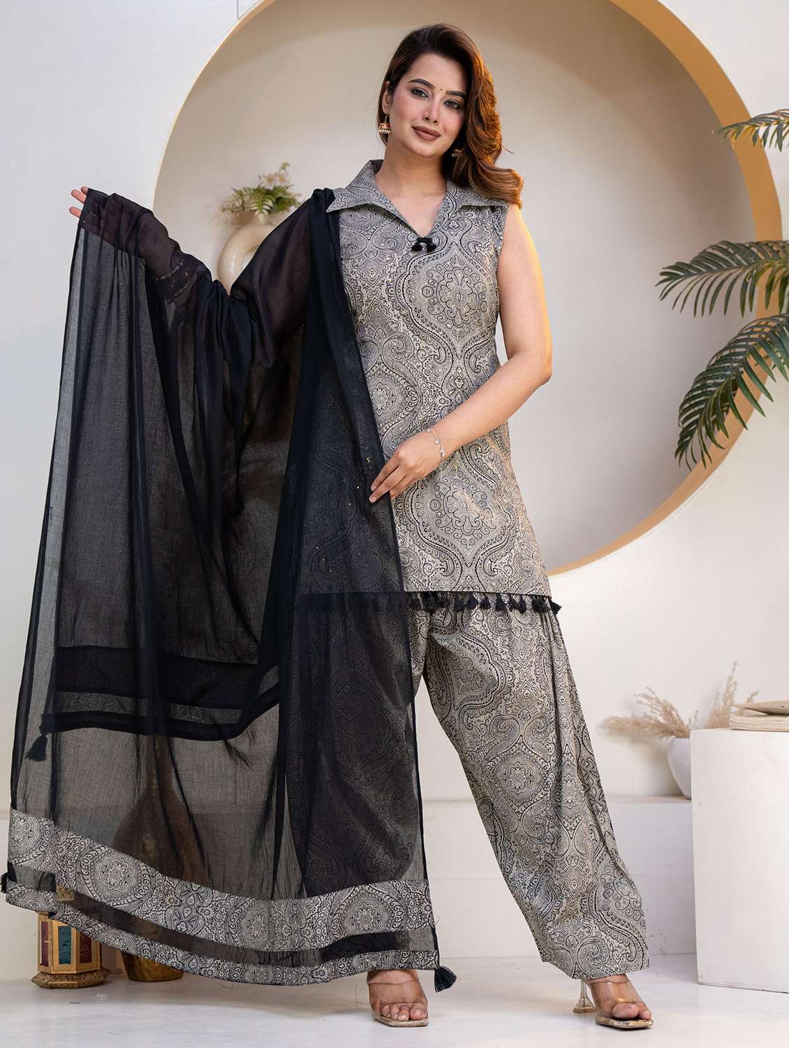 women printed sleeveless kurta salwar set