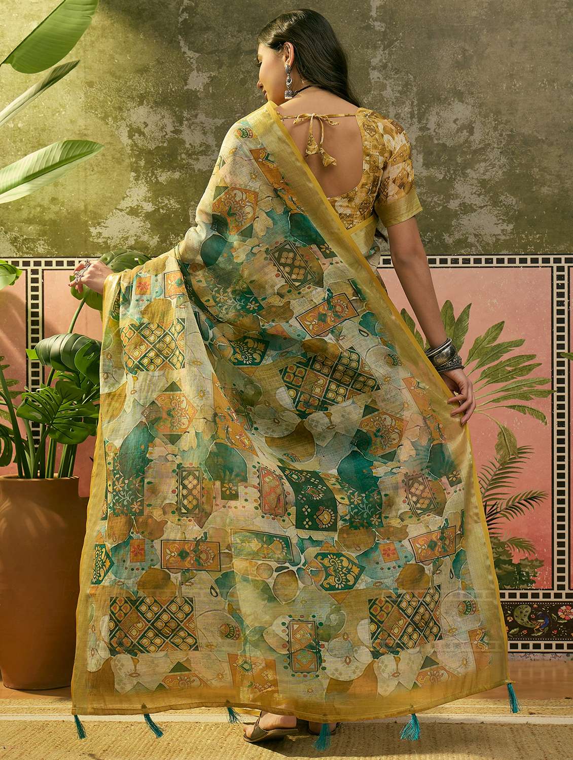 women printed casual wear saree with blouse - 22610093 -  Standard Image - 2