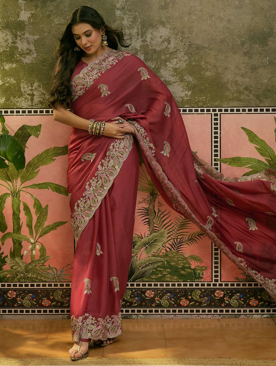 Women Solid With Work Embroidered Saree With Blouse - 22610129 -  Standard Image - 2