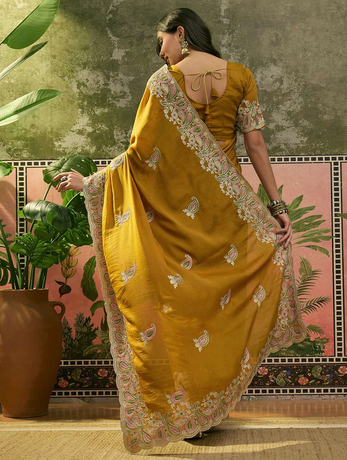 Women Solid With Work Embroidered Saree With Blouse - 22610133 -  Standard Image - 2