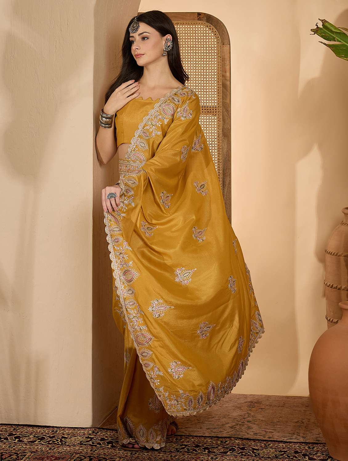 Women Solid With Work Embroidered Saree With Blouse - 22610137 -  Standard Image - 2