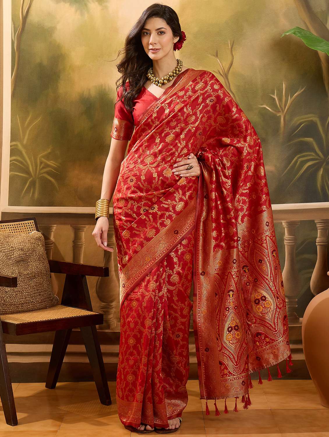 women self design banarasi saree with blouse