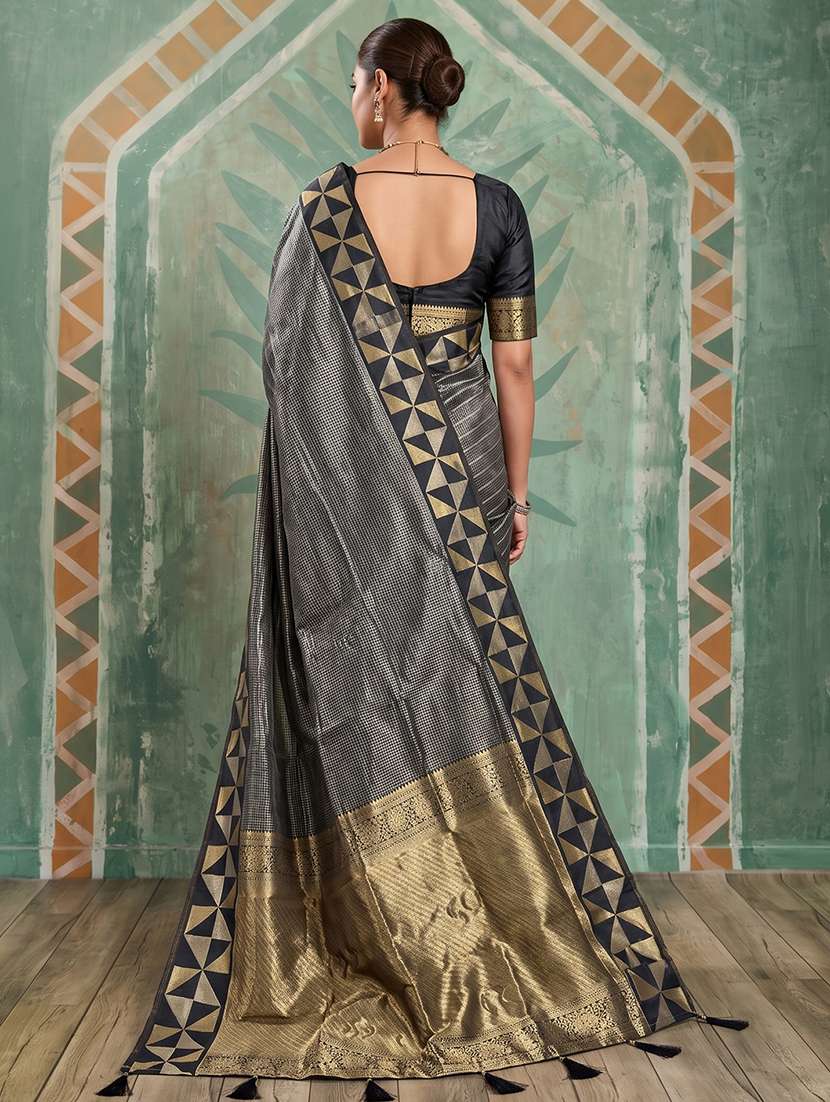 women self design banarasi saree with blouse - 22610261 -  Standard Image - 2