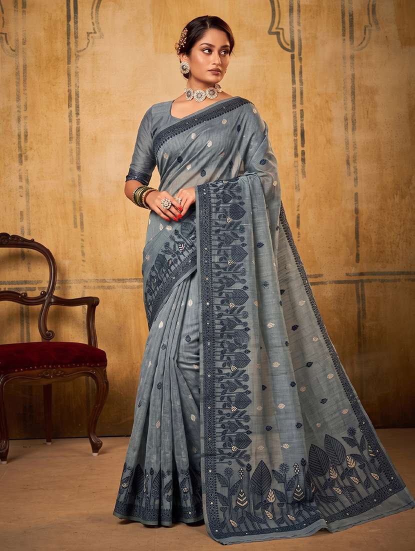 women self design handloom saree with blouse