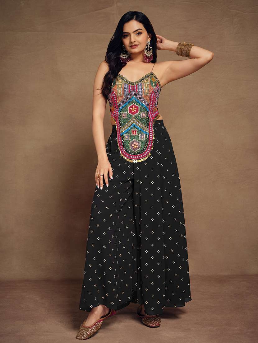 Women Embroidered Shoulder Strap Fusion Set - 22610754 -  Standard Image - 2
