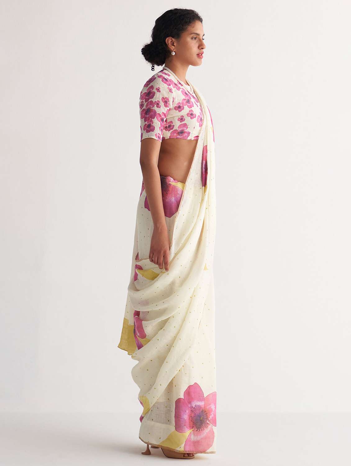 women floral printed saree with blouse - 22615568 -  Standard Image - 2