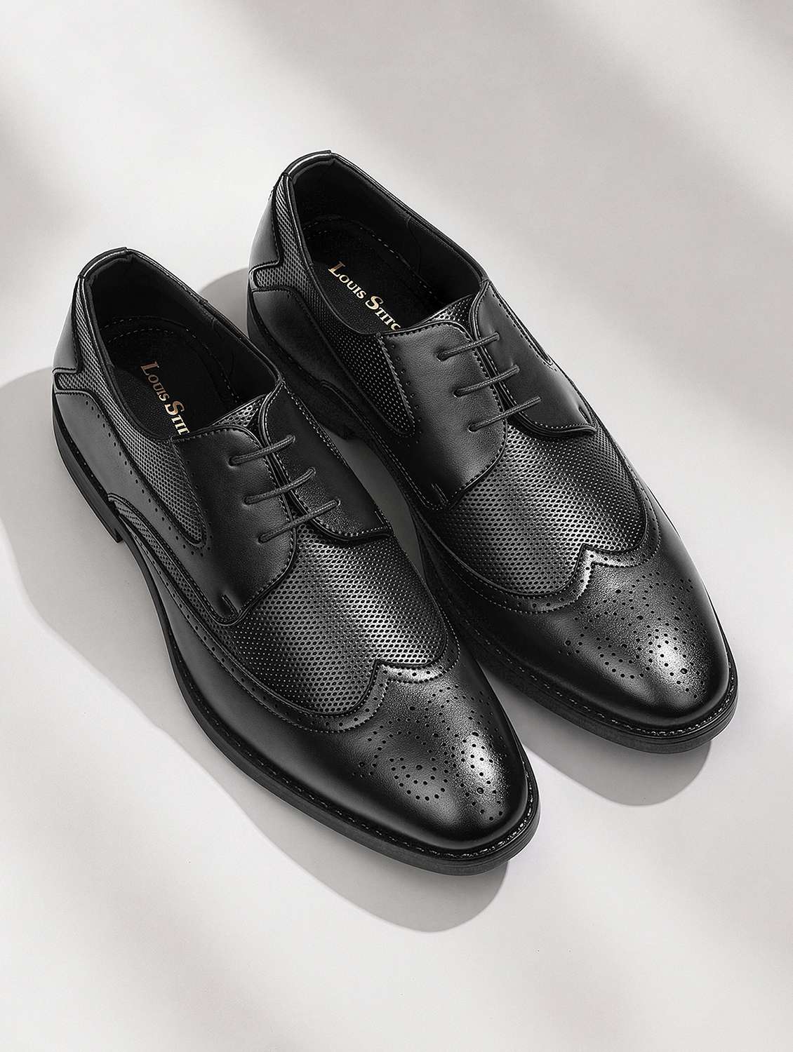 men textured lace up brouges