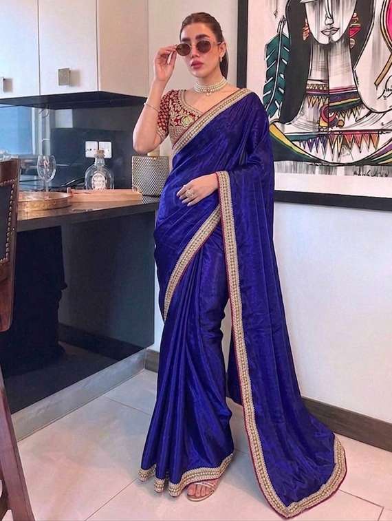 women solid with bordered saree with blouse