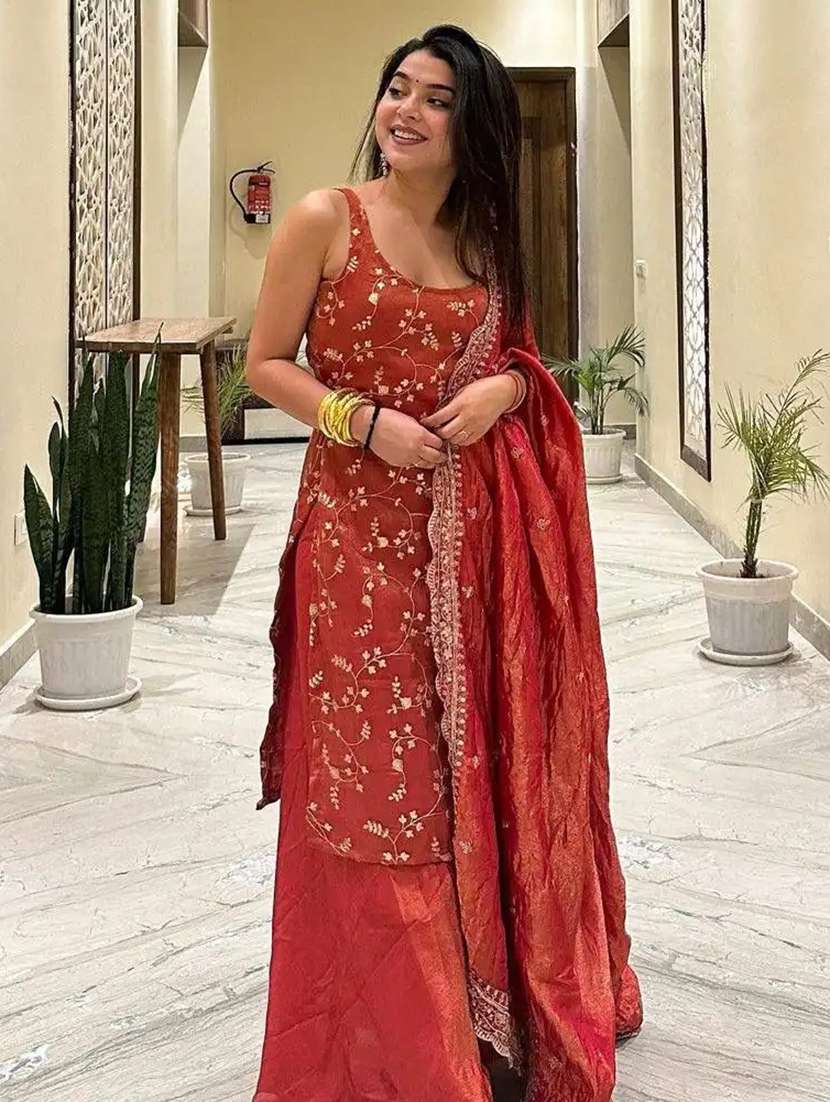 women embroidered sleeveless kurta palazzo set with dupatta