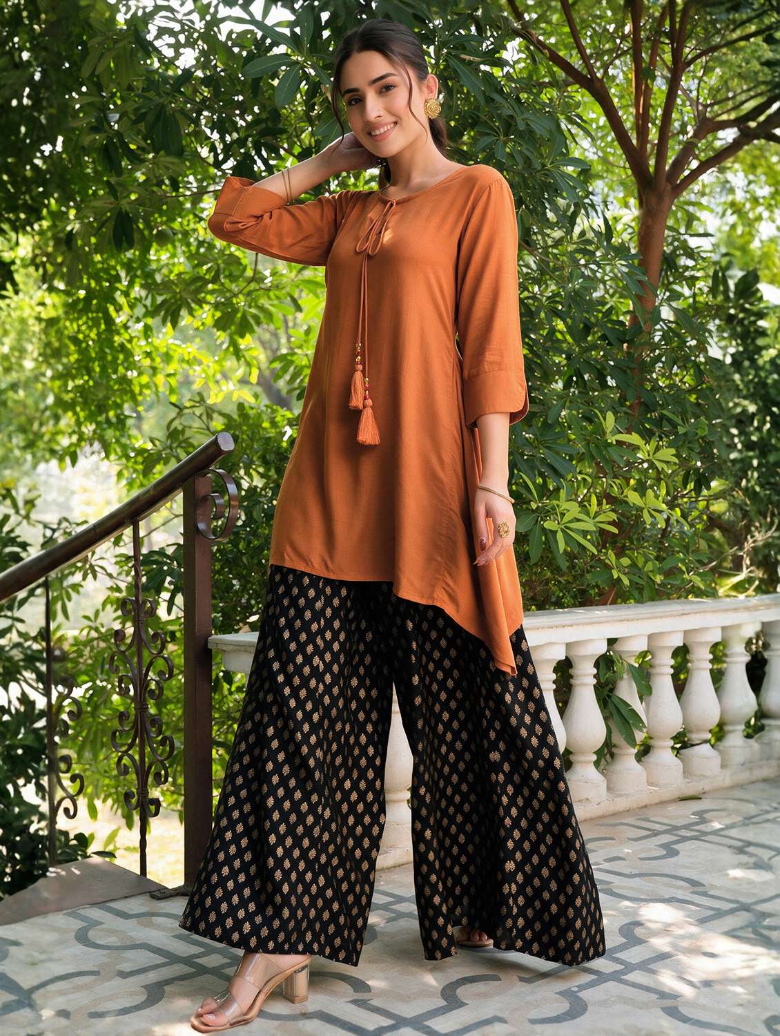 Women Solid Three Quarter Sleeves Asymmetric Kurta - 22616297 -  Standard Image - 2