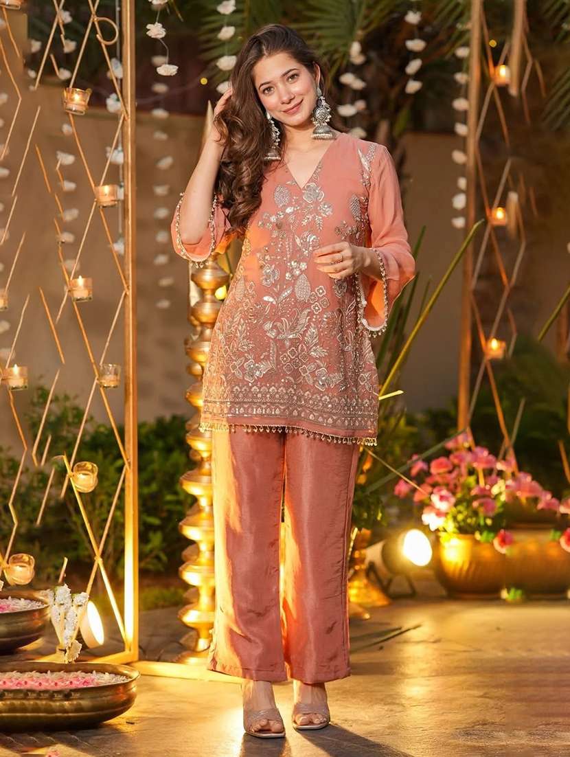 Women Embroidered Three Quarter Sleeves Kurta Pant Set - 22616301 -  Standard Image - 2