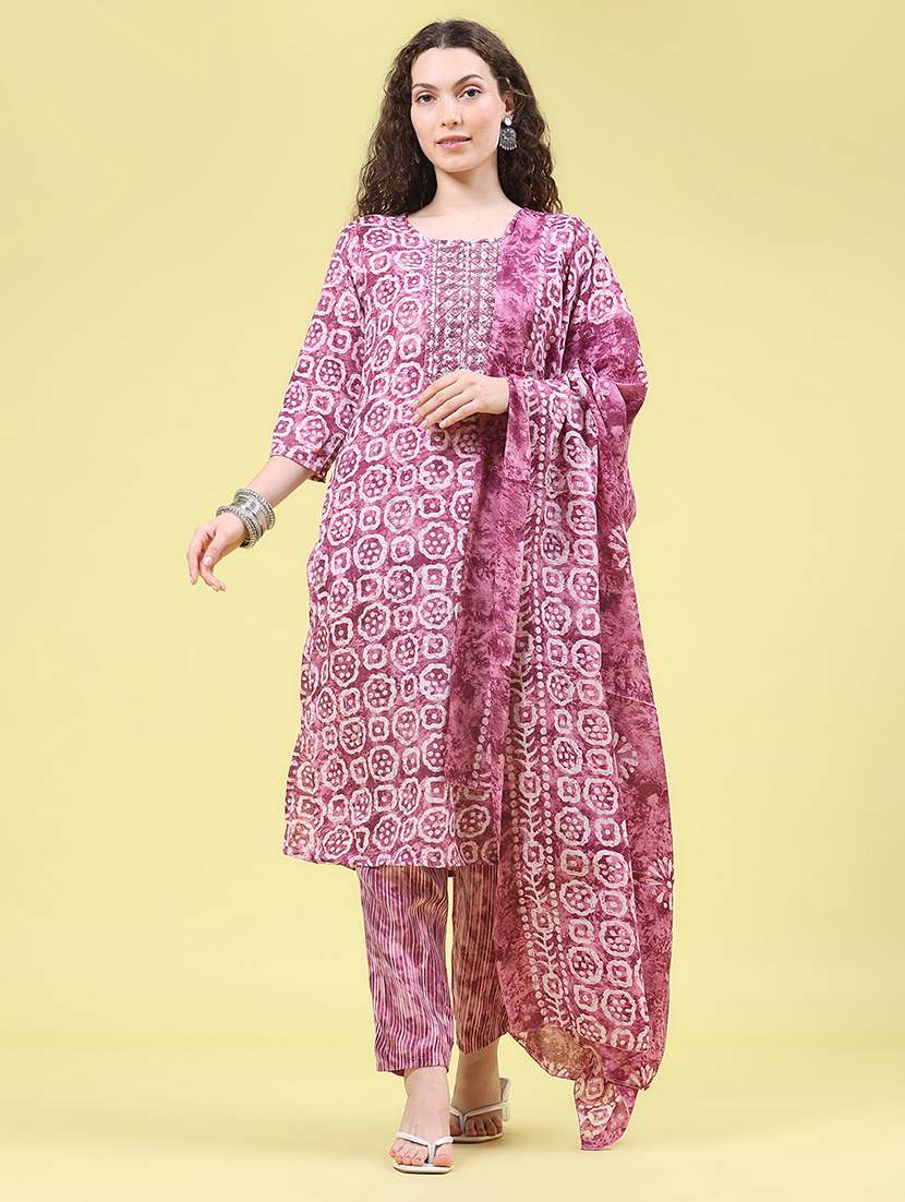 Women Printed Three Quarter Sleeves Kurta Pant Set With Dupatta - 22616594 -  Standard Image - 2