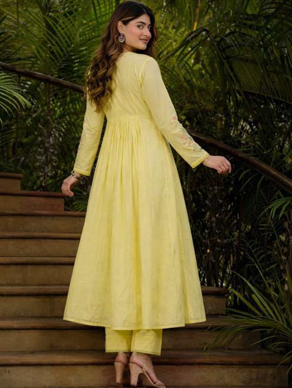 Women Embroidered Long Sleeves Kurta Pant Set With Dupatta - 22616718 -  Standard Image - 2