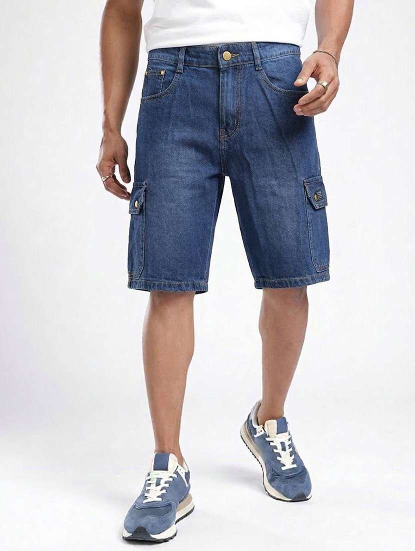 men washed mid rise regular fit cargo shorts