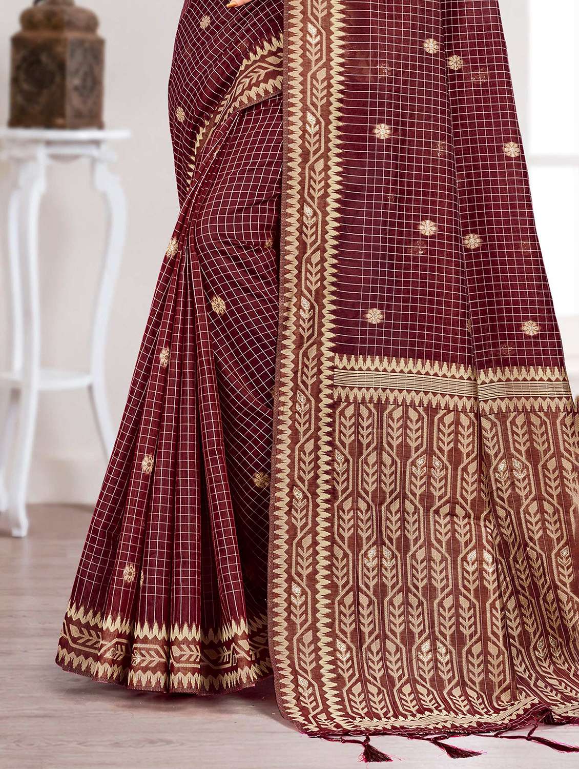 women checkered bordered saree with blouse - 22618086 -  Standard Image - 2