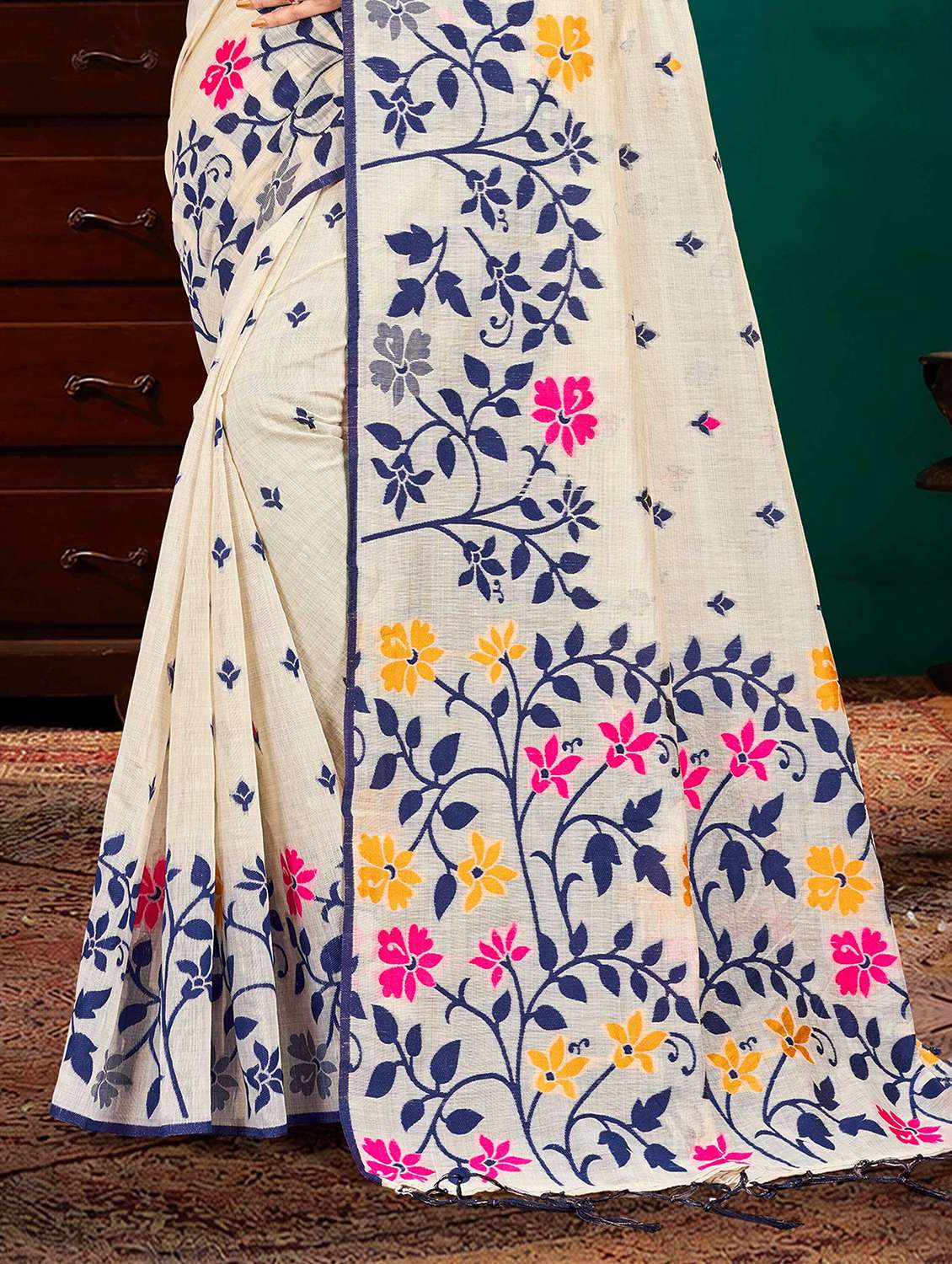 Women Floral Self Design Bordered Saree With Blouse - 22618105 -  Standard Image - 2