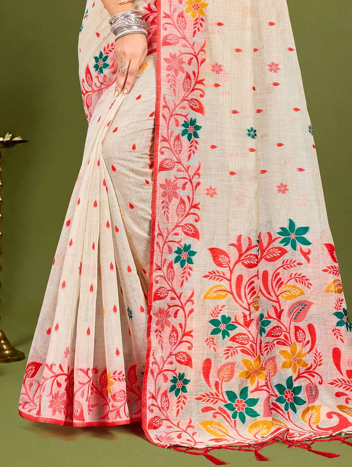 women floral self design bordered saree with blouse - 22618111 -  Standard Image - 2