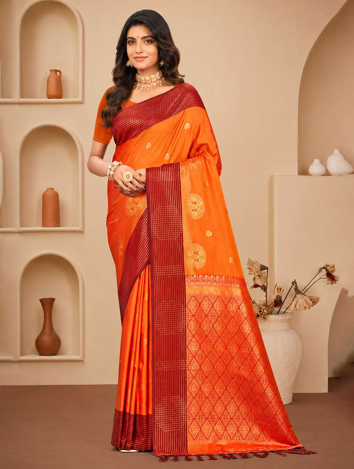 women self design bordered saree with blouse