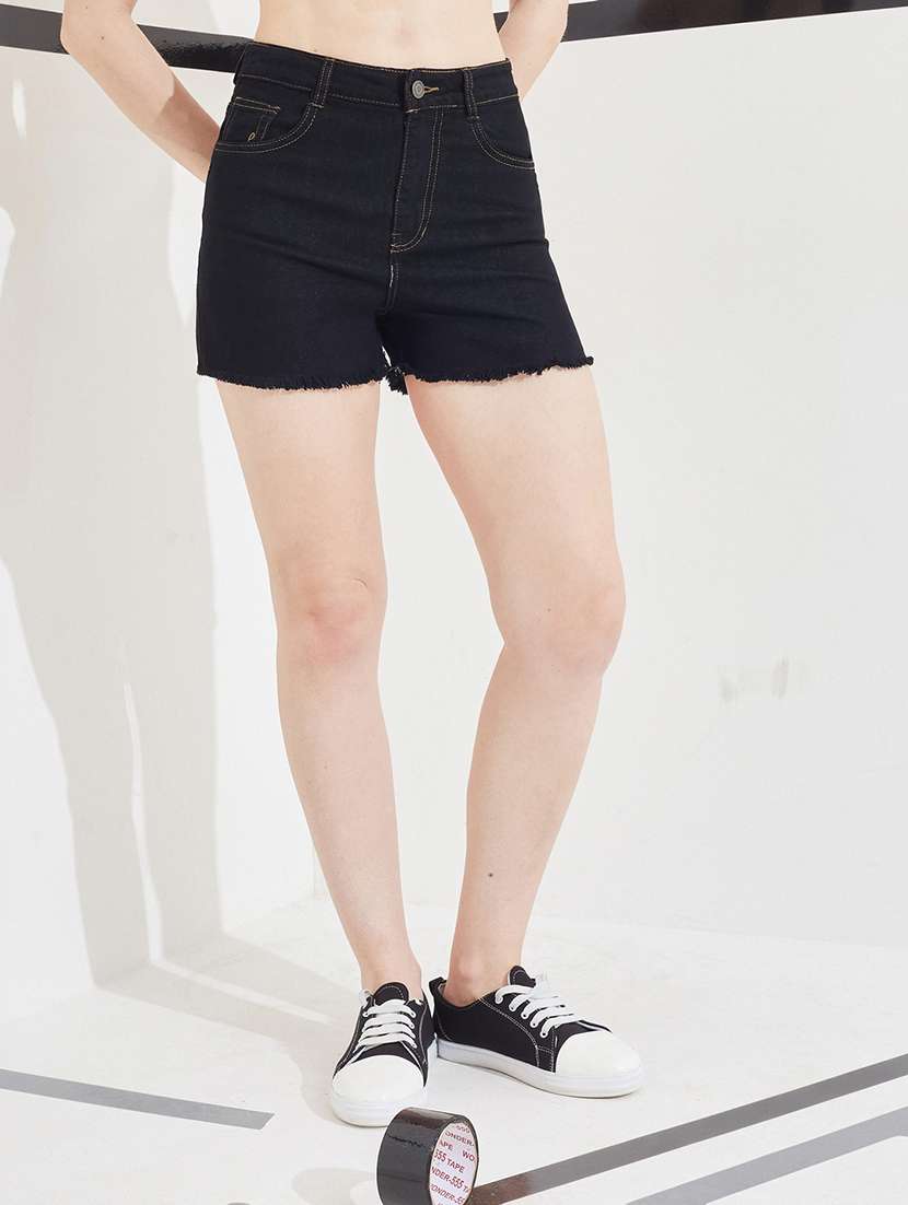 women solid mid rise regular fit shorts