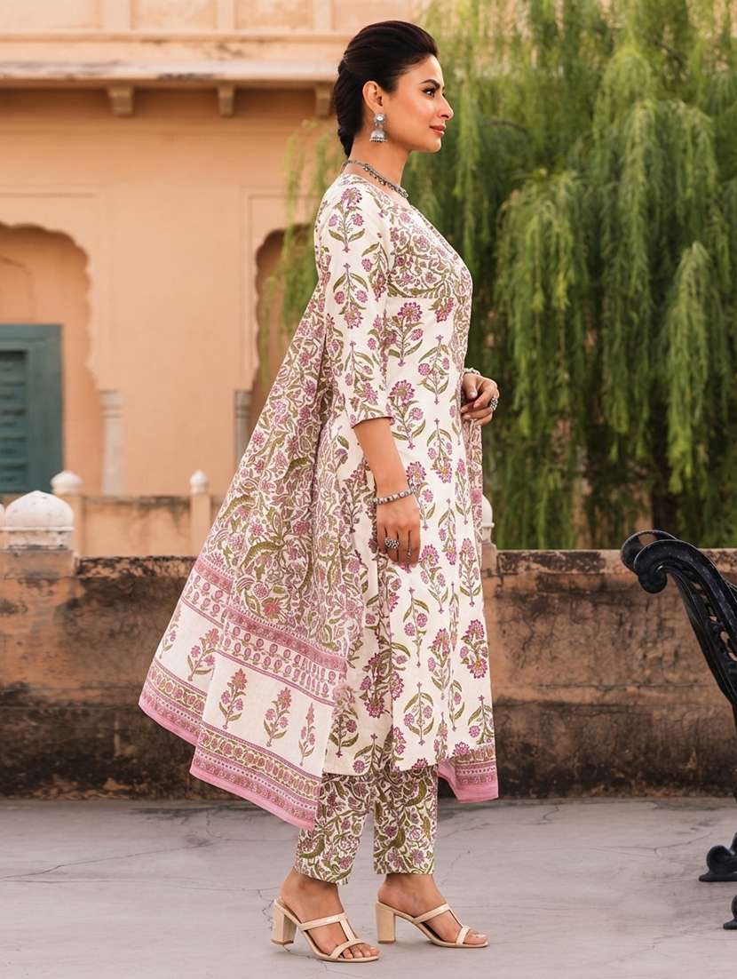 Women Printed Three Quarter Sleeves Kurta Pant Set With Dupatta - 22619365 -  Standard Image - 2