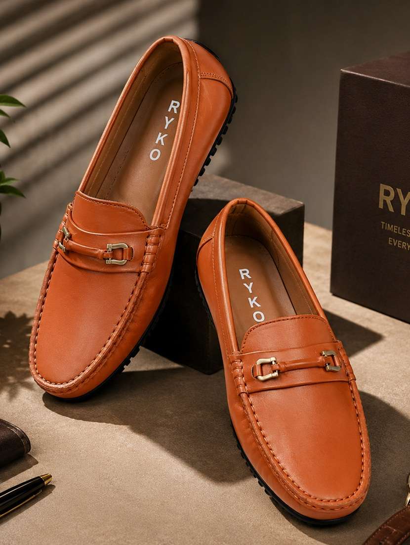 men solid slip on loafer