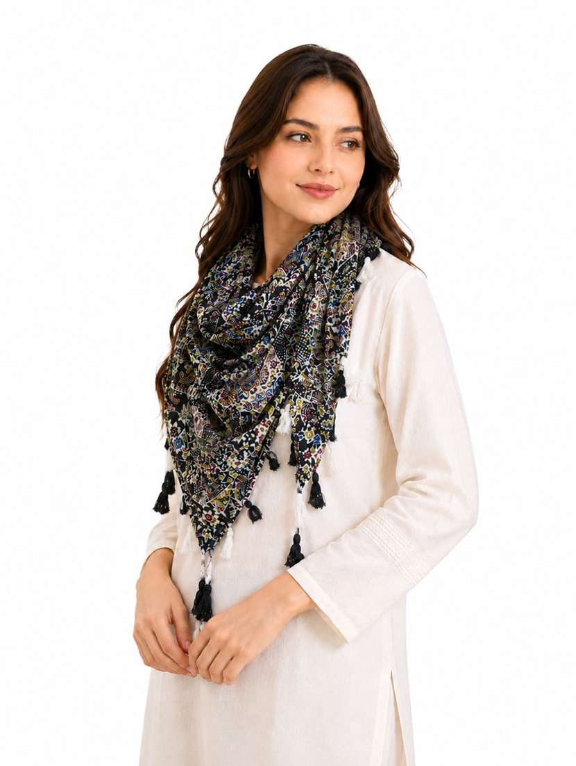 women printed scarf with tassels - 22625723 -  Standard Image - 2