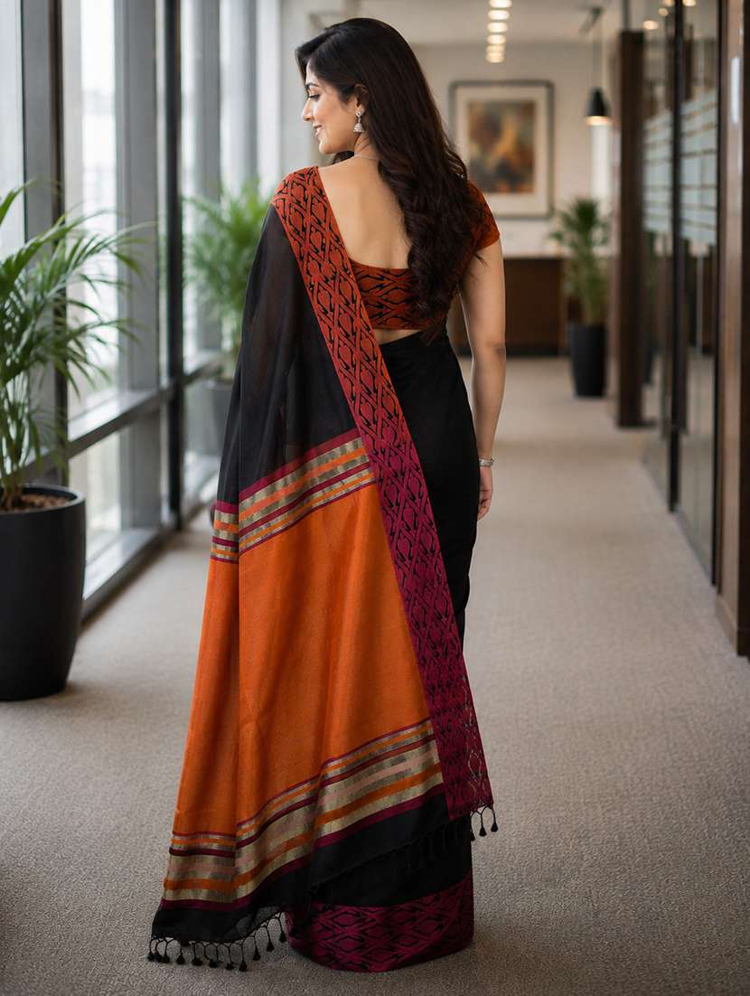 women solid with bordered handloom saree with blouse - 22626904 -  Standard Image - 2