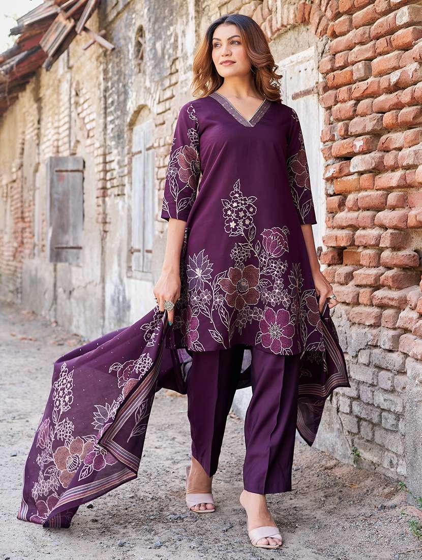 Women Printed Three Quarter Sleeves Kurta Pant Set With Dupatta - 22627106 -  Standard Image - 2